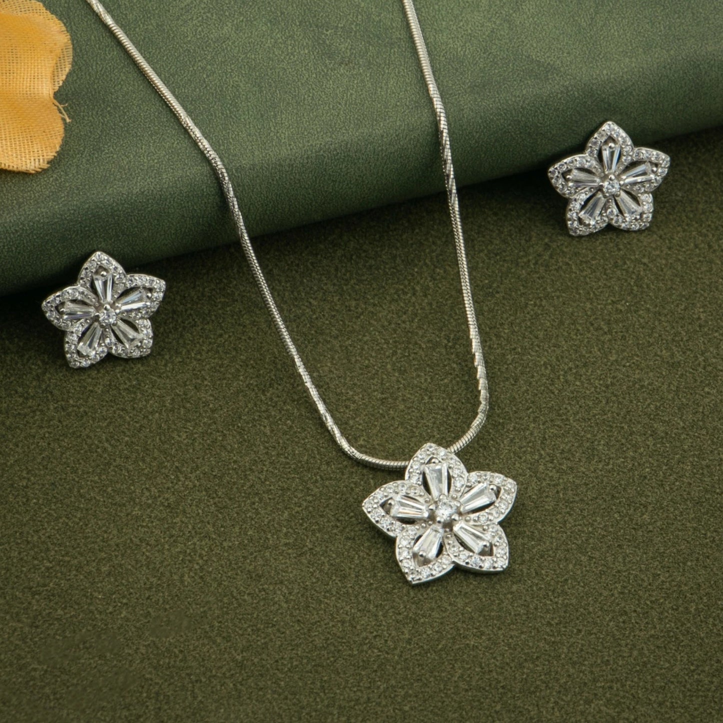 P925 Silver Cz Flora Sparkle Bloom Pendant Set Without Chain