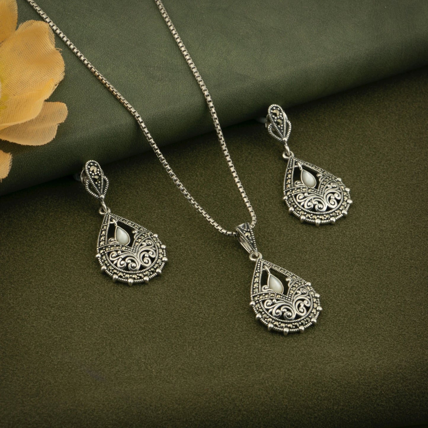P925 Silver Marcasite Mother Of Pearl Drop Set Without Chain