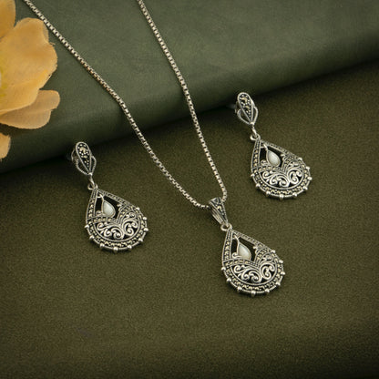 P925 Silver Marcasite Mother Of Pearl Drop Set Without Chain