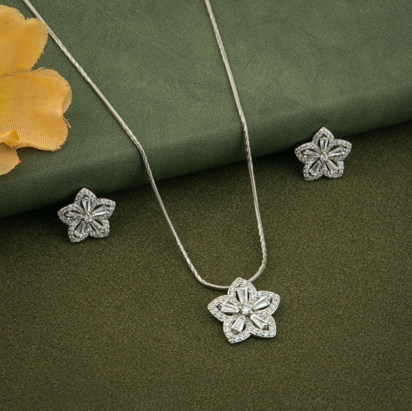 P925 Silver Cz Flora Sparkle Bloom Pendant Set Without Chain