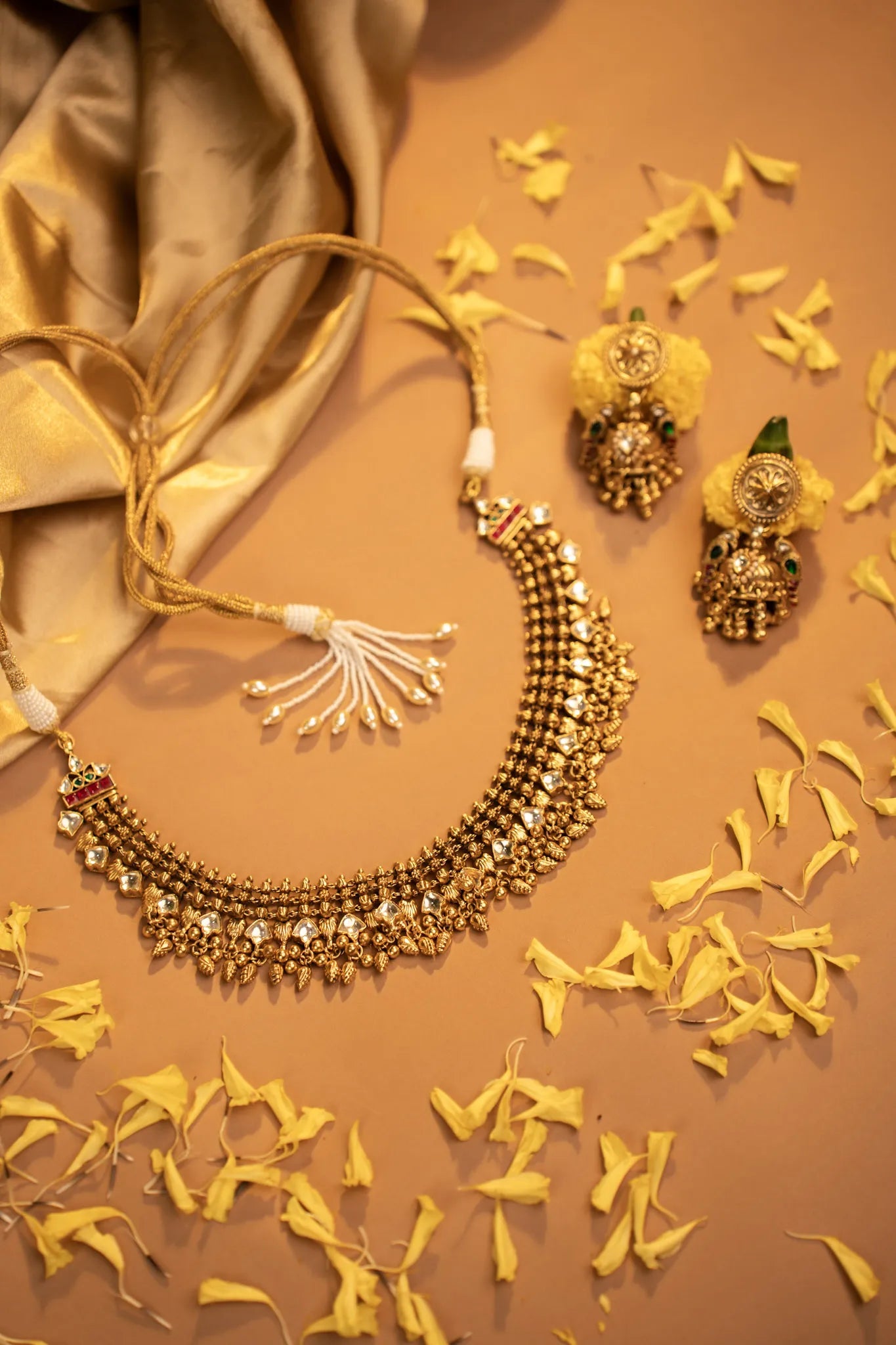 P925 Silver Kundan Gleam Temple Necklace