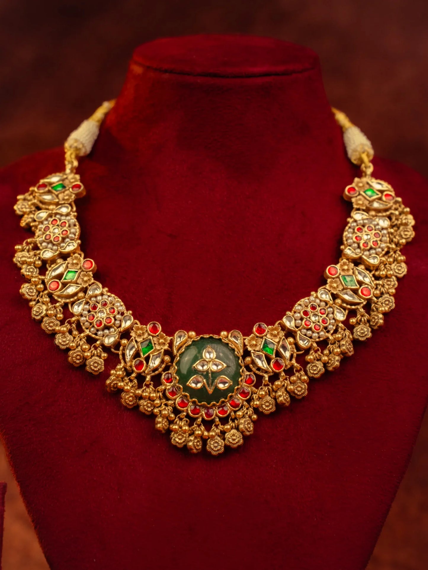 P925 Silver The Emerald Crest Necklace With Earrings