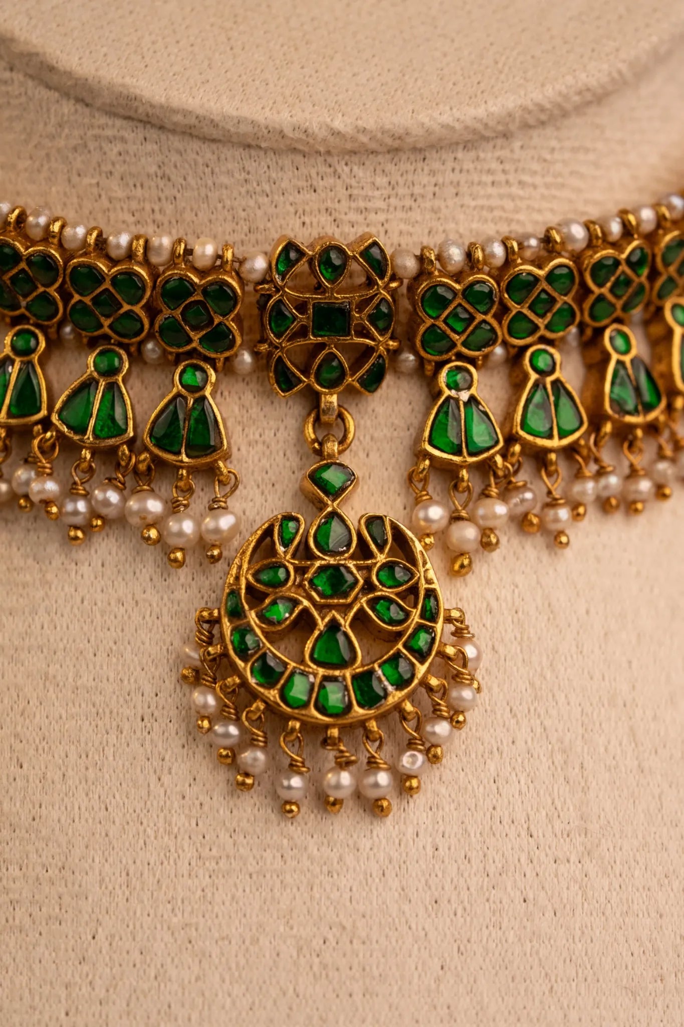 P925 Silver Ishira Green Temple Choker with earrings