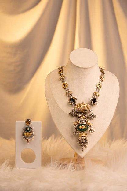 P925 Silver Emerald Bloom Pendant Necklace  Antique Statement