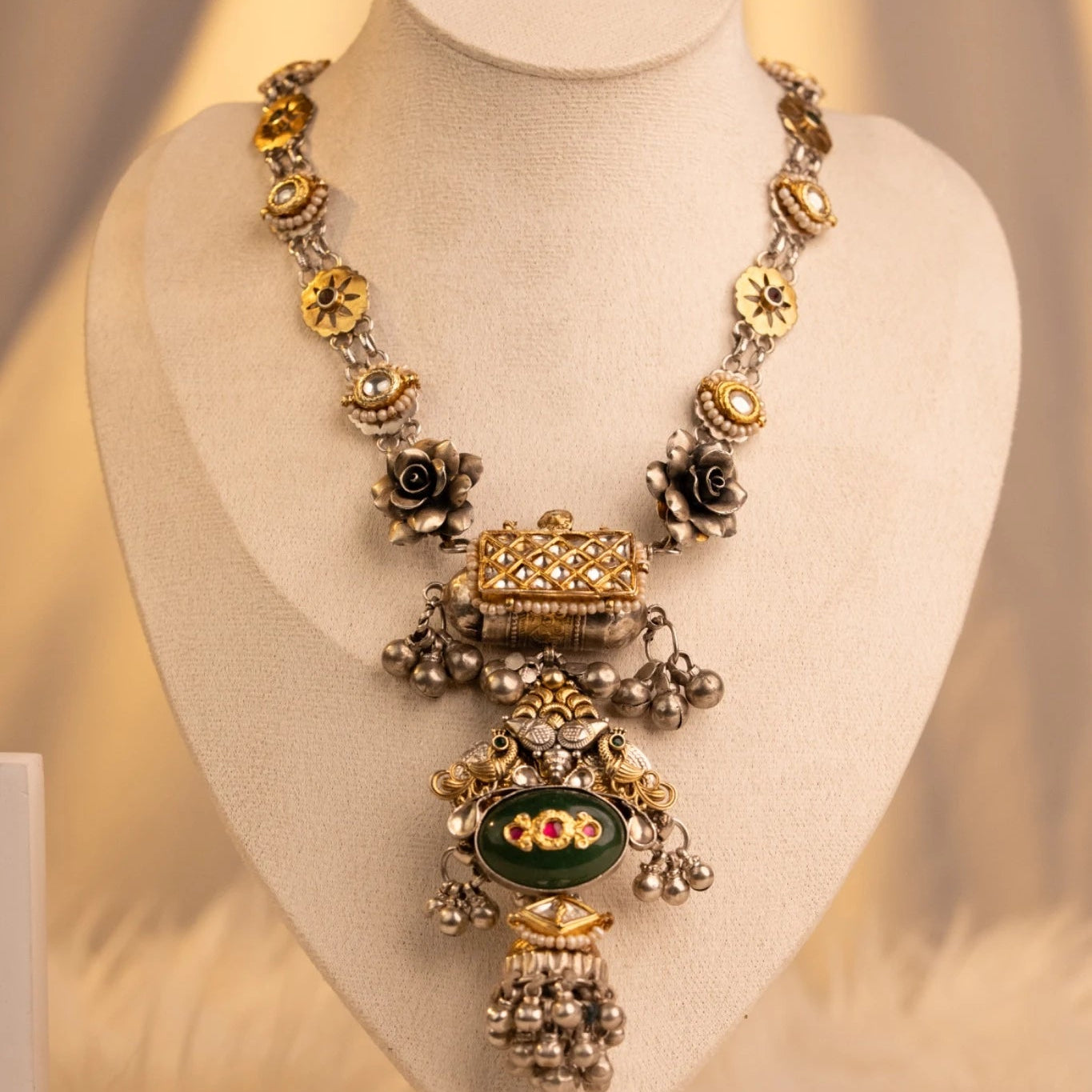 P925 Silver Emerald Bloom Pendant Necklace  Antique Statement