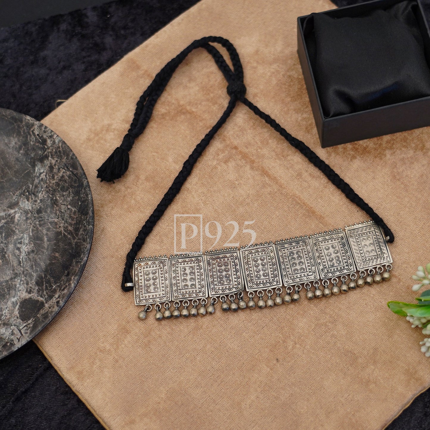 P925 Antique Choker Neckpiece