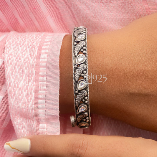 P925 Silver Antique Feather Type Desgined Bangles.