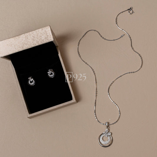 P925 Silver Shimmering diamond pendant set