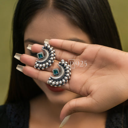 P925  Unique And Elegant Half Moon Silver Neck Piece With Earrings 