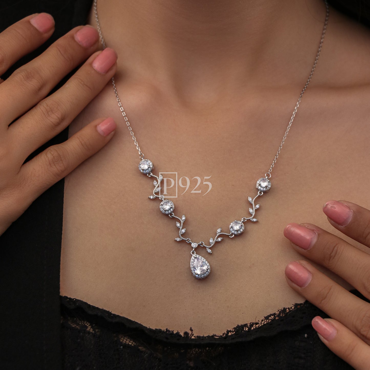 P925 silver shining diva neckpiece & earrings set