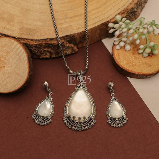 P925 white crystal elite pendant with earrings